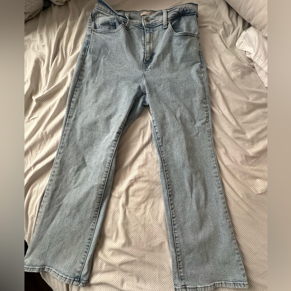 Levi’s Flare Jean - Picture 3 of 10